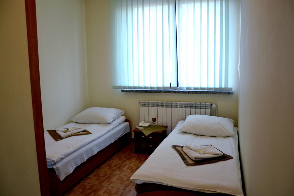 Zajazd Kwadrat Motel Dąbrowa Górnicza Quarto foto